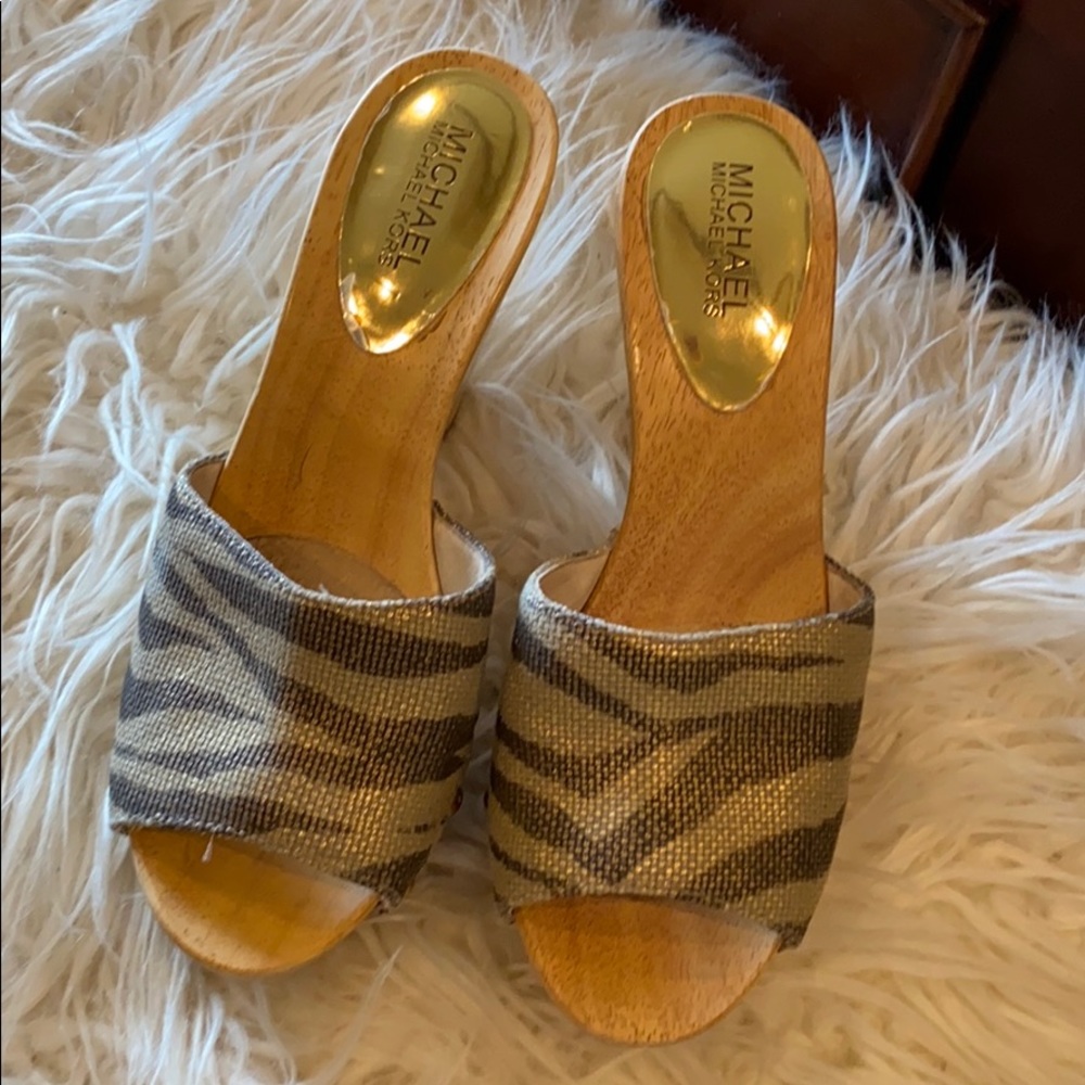 Zebra wood base platform